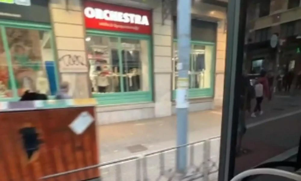 Θεσσαλονίκη: Λεωφορείο του ΟΑΣΘ το γκαζώνει με τις πόρτες ανοιχτές (Βίντεο)